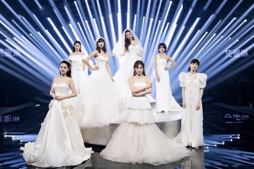 亮片|对准新娘们说：结婚时间可以重合，但妆容不可以！