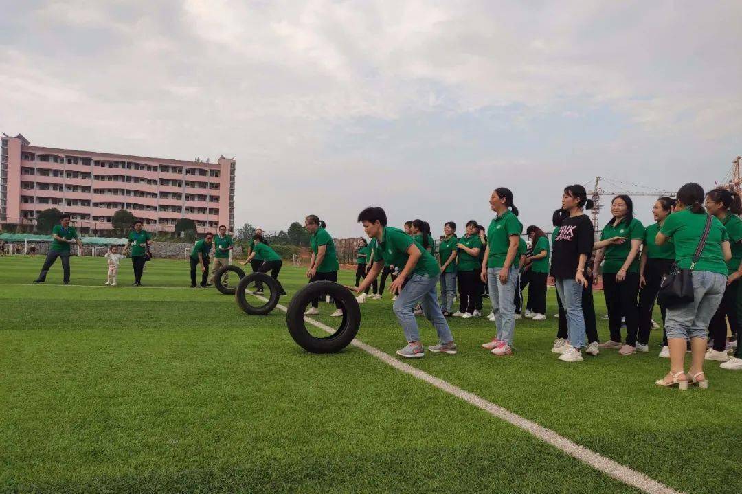 奉新三中举行新教师座谈会和趣味运动会