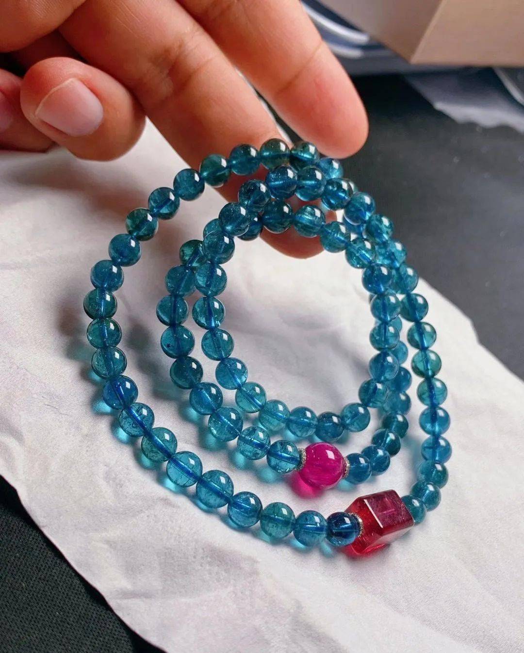 区别|女人戴珠宝和戴黄金首饰有什么区别？