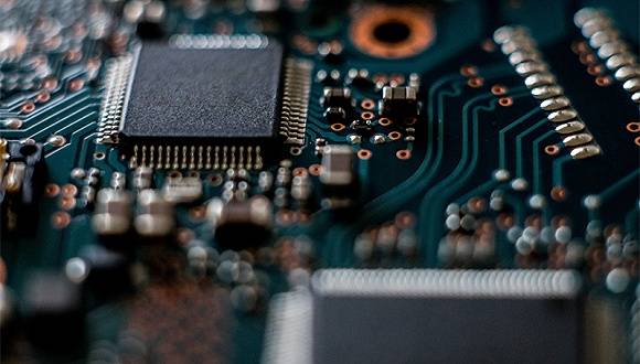 材料|光刻胶概念股雅克科技拟募资不超12亿，加速电子材料国产替代