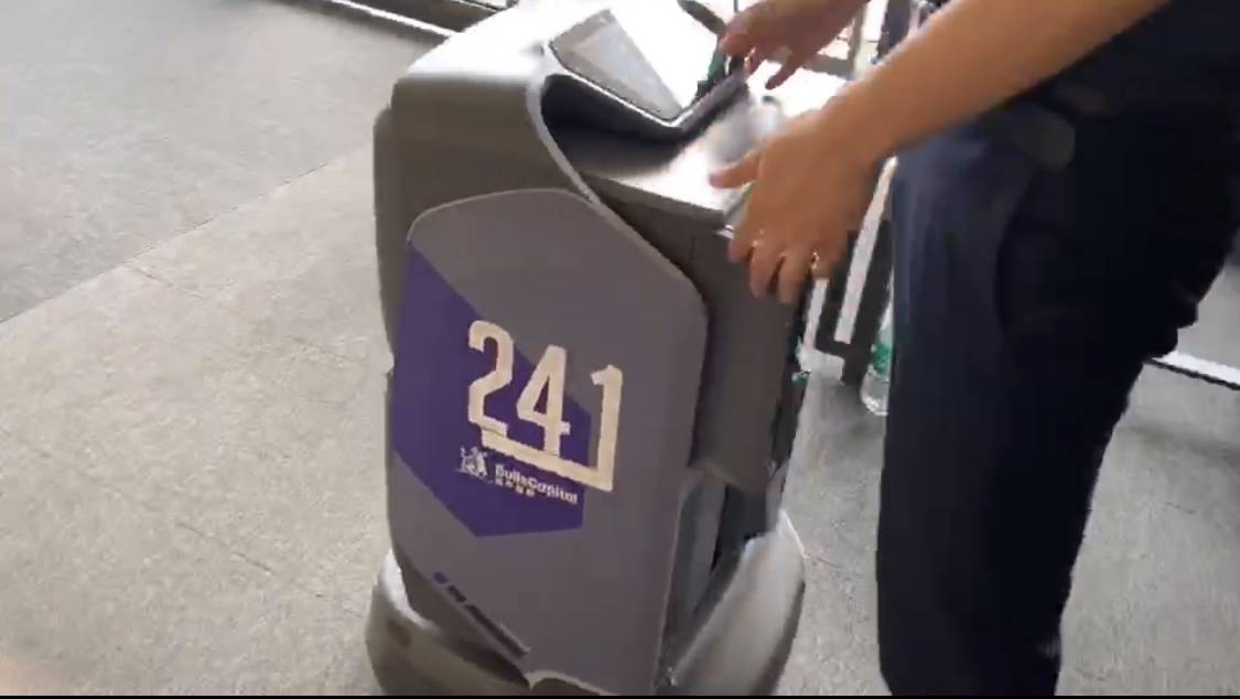 机器人|用工具应对系统 外卖机器人已在上海运行