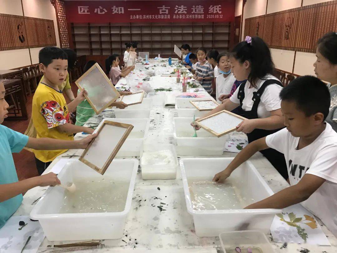 活动回顾||探寻神奇造纸术 制作专属花草纸