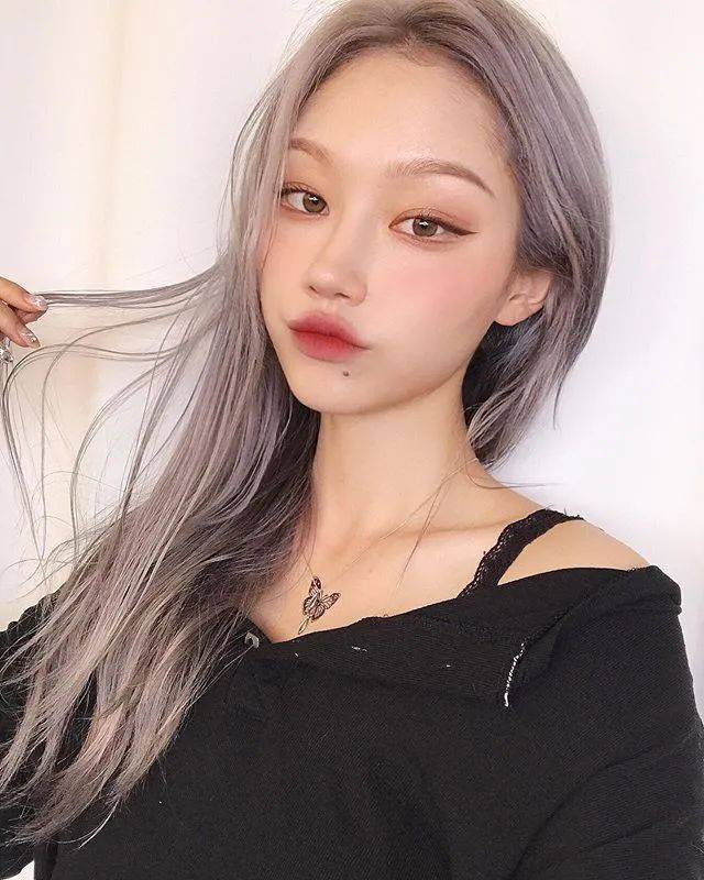 棕色|虞书欣和李圣经双双换上神仙发色，秋冬最显肤白发色你get了吗？