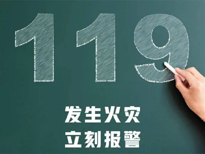 刚开学，上海一高校凌晨着火，学生集体穿睡衣出逃……