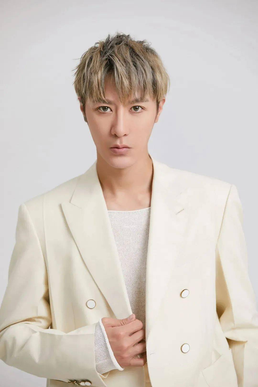 时尚|孟佳成团后时尚资源好到逆天 还不是因为私下这些“小动作”！