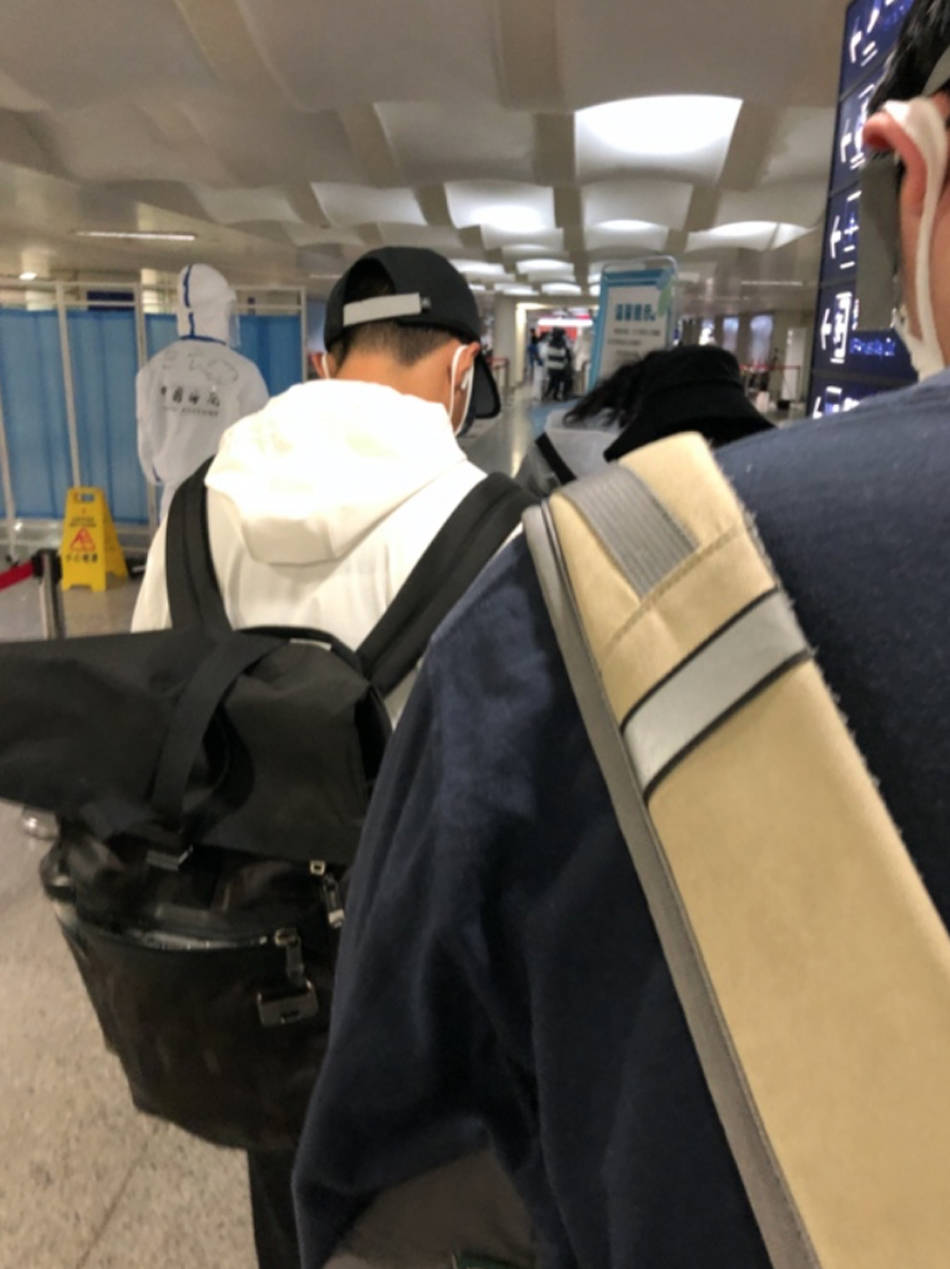 姜林皓|摄影记疫｜留学生姜林皓：美国老师强忍着泪水与我们告别