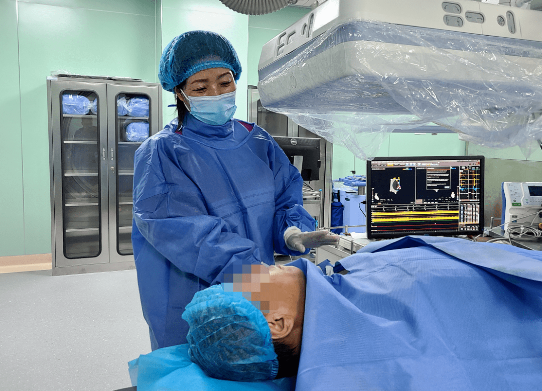 我院眼科开展第一例白内障摘除+人工晶体植入手术-医院新闻-南昌大学第一附属医院高新医院
