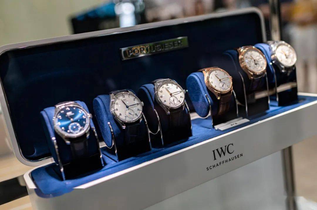 制表|午夜表情 | 终于等来了今年第一场表展,大家都卯足了劲儿。