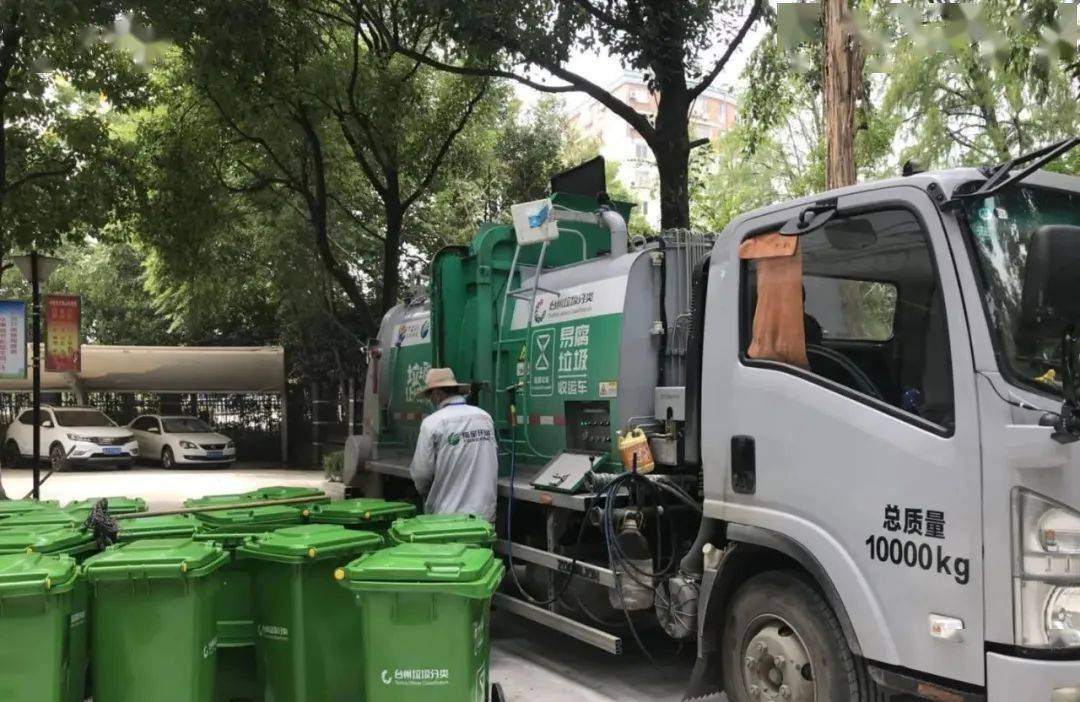 餐厨垃圾桶"吃不饱"了_食堂