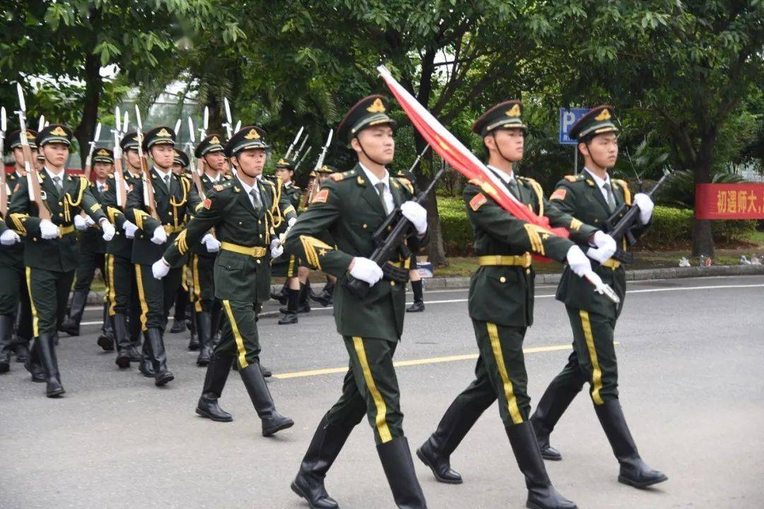 广西师范大学"天团"国旗护卫队—为国旗而生,为荣誉而战!