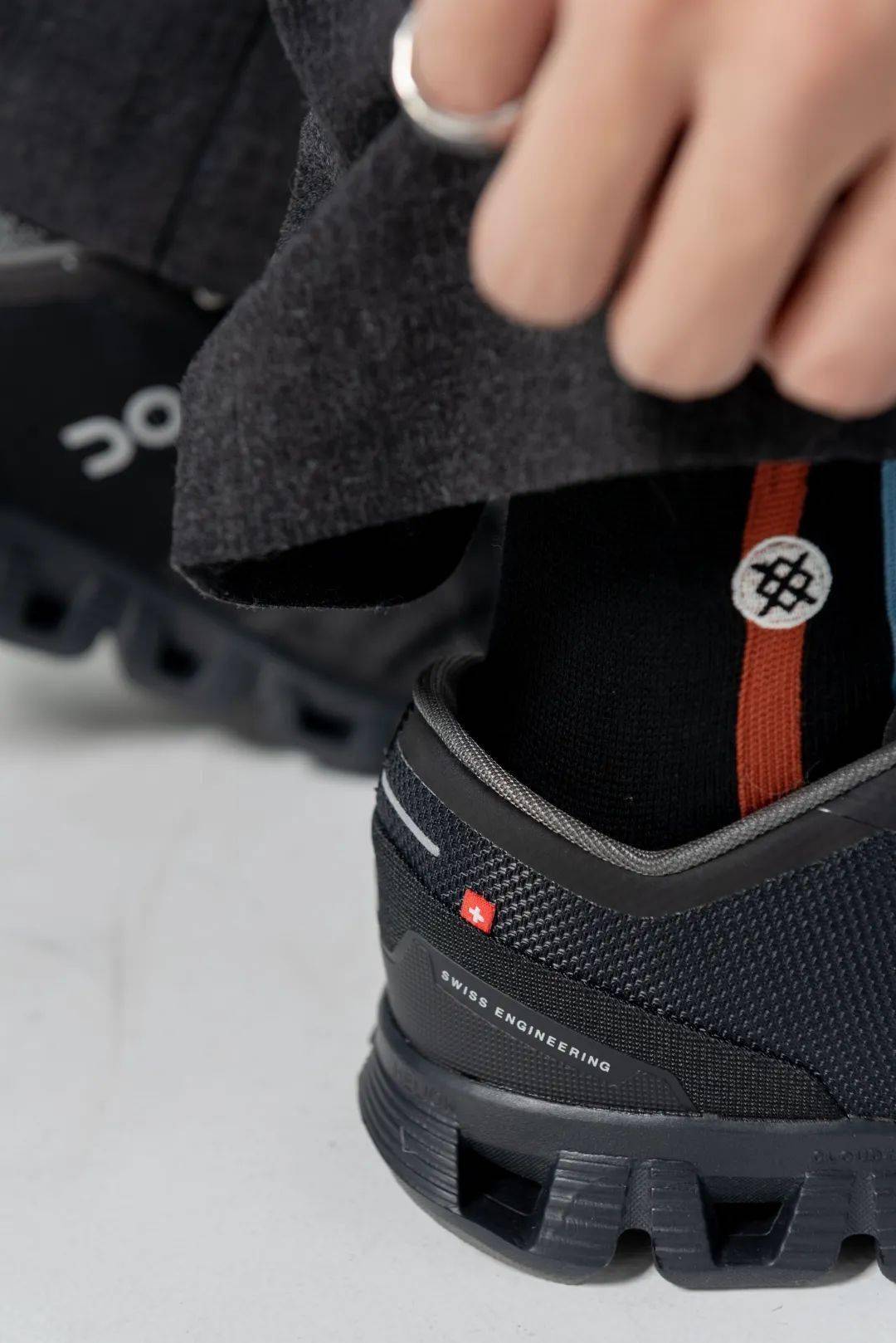 蓝人|蓝人装|穿上「费德勒的跑鞋」后,我只想惊呼一句:太嗯了!