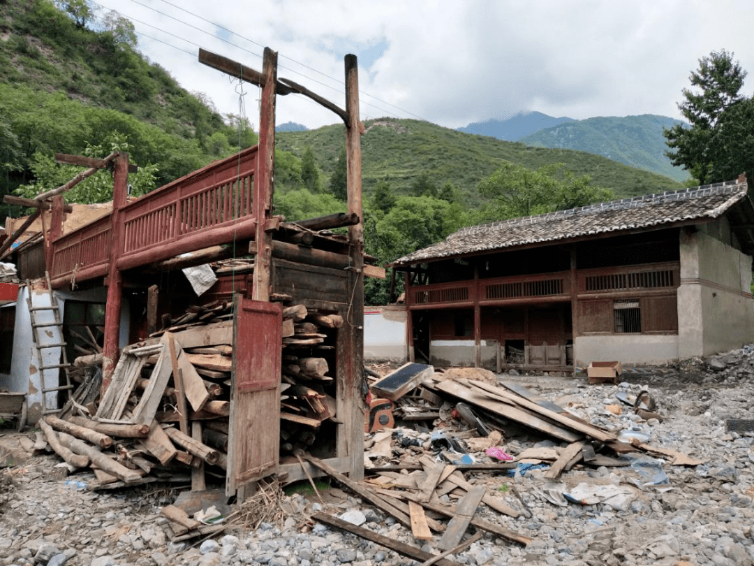 贫困人口住危房专项整治行动_专项整治三年行动展板(3)