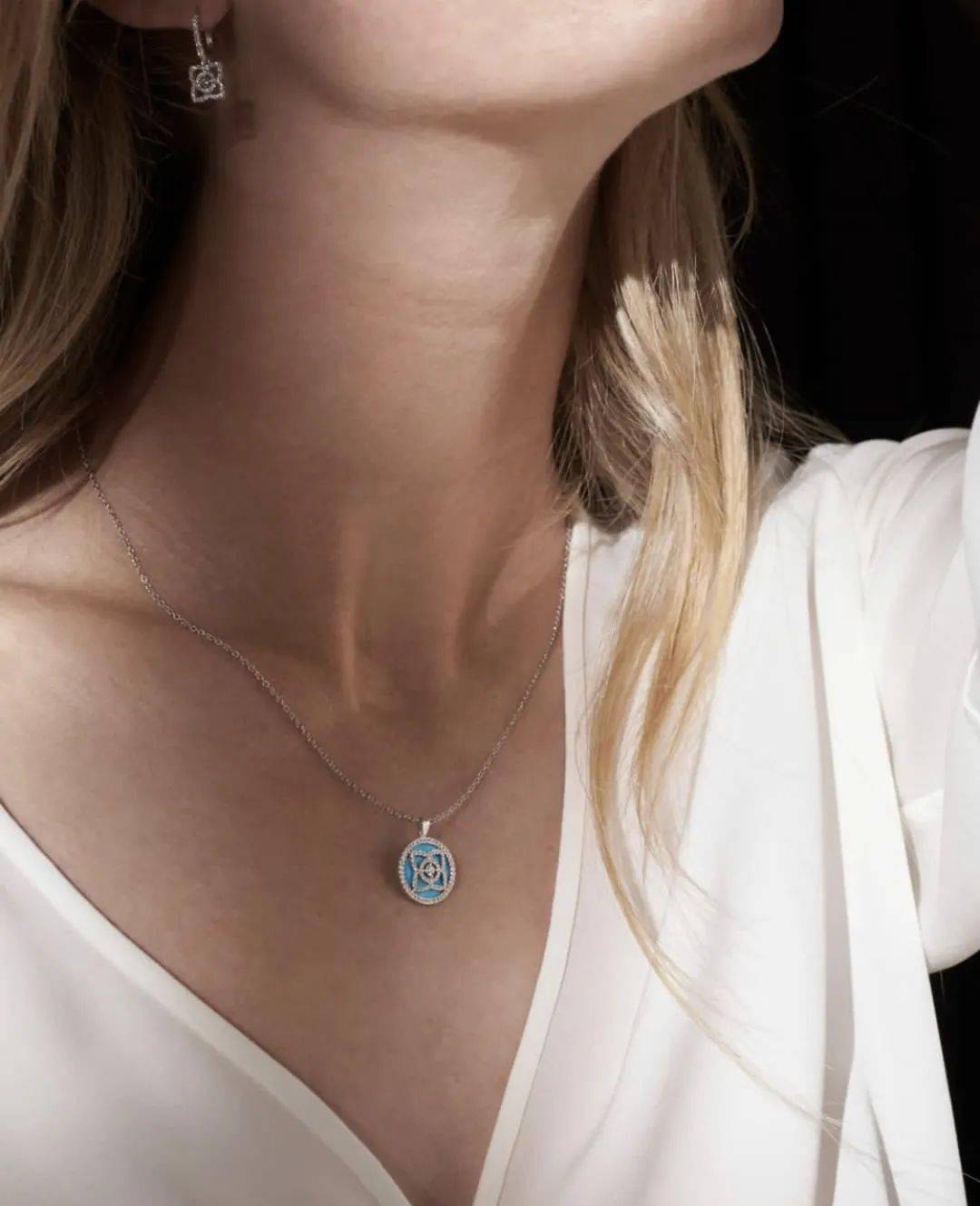 冠冕|RR · TRENDS | 看珠宝界的新晋“网红”如何俘获人心