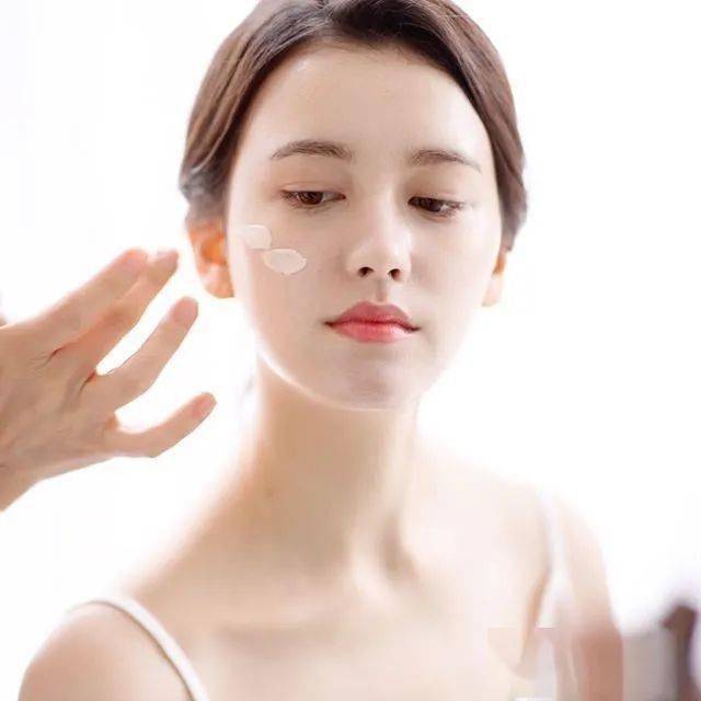 肌肤|水光妆升级版来了,又美又立体的海豚玻璃肌你听过吗?