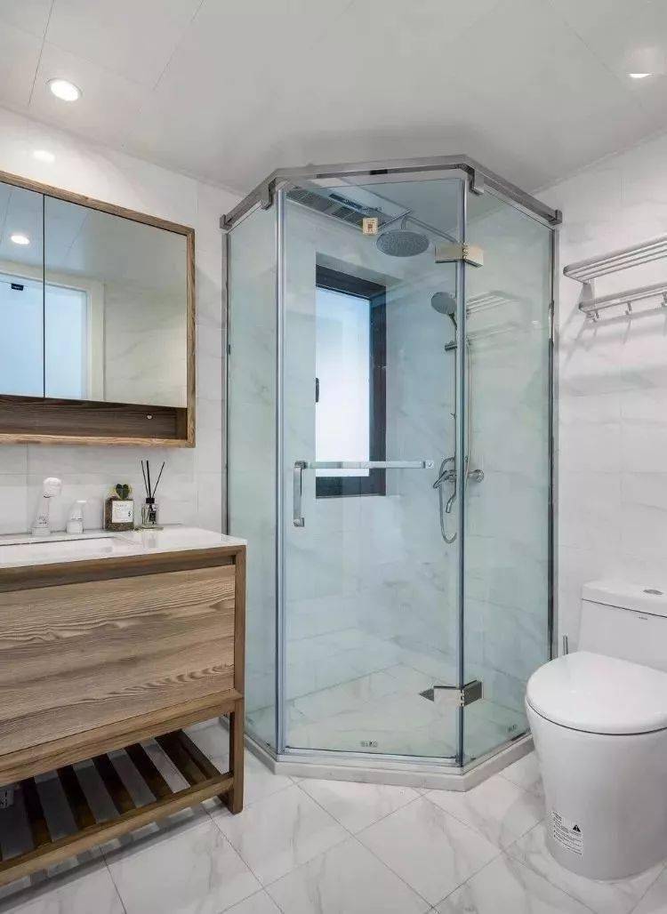 卫生间淋浴房设计装修效果图,清爽明亮的设计,你也可以拥有