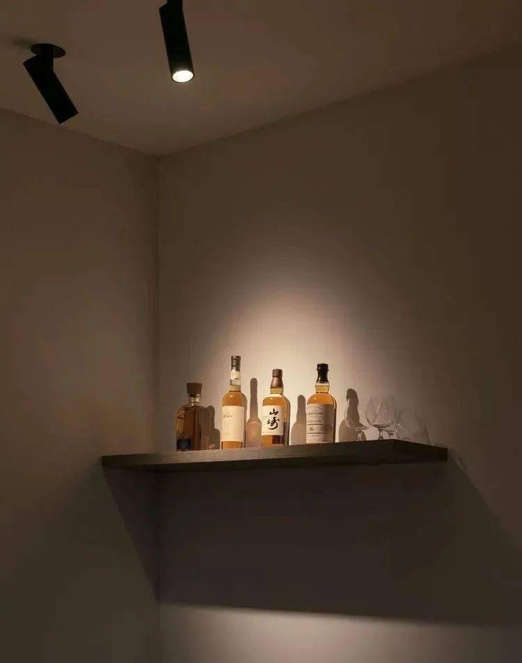 装饰画照明 5728d11be43e4493aa186654dd184ad2.jpeg