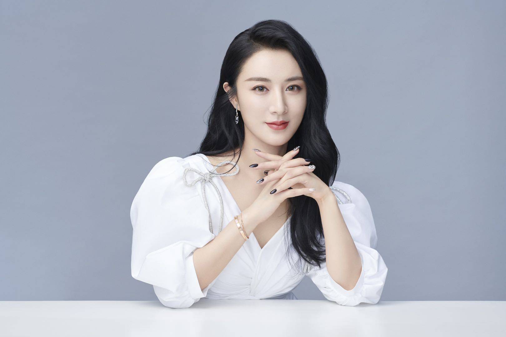 女王|揭秘双面薇娅：“带货女王”镜头外的“苛刻”和脆弱