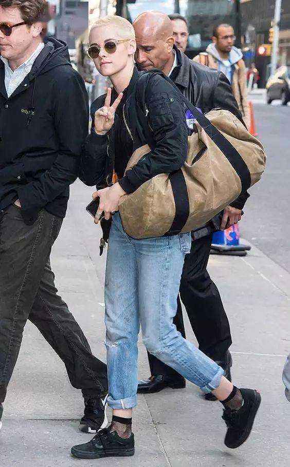 小黑|小白鞋真的烂大街了！这双鞋比它潮10倍！