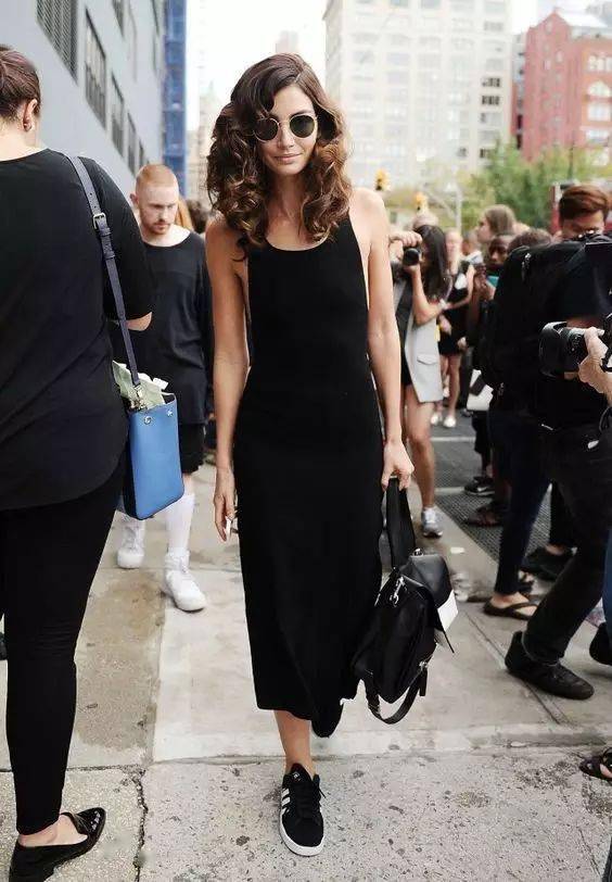 小黑|小白鞋真的烂大街了！这双鞋比它潮10倍！