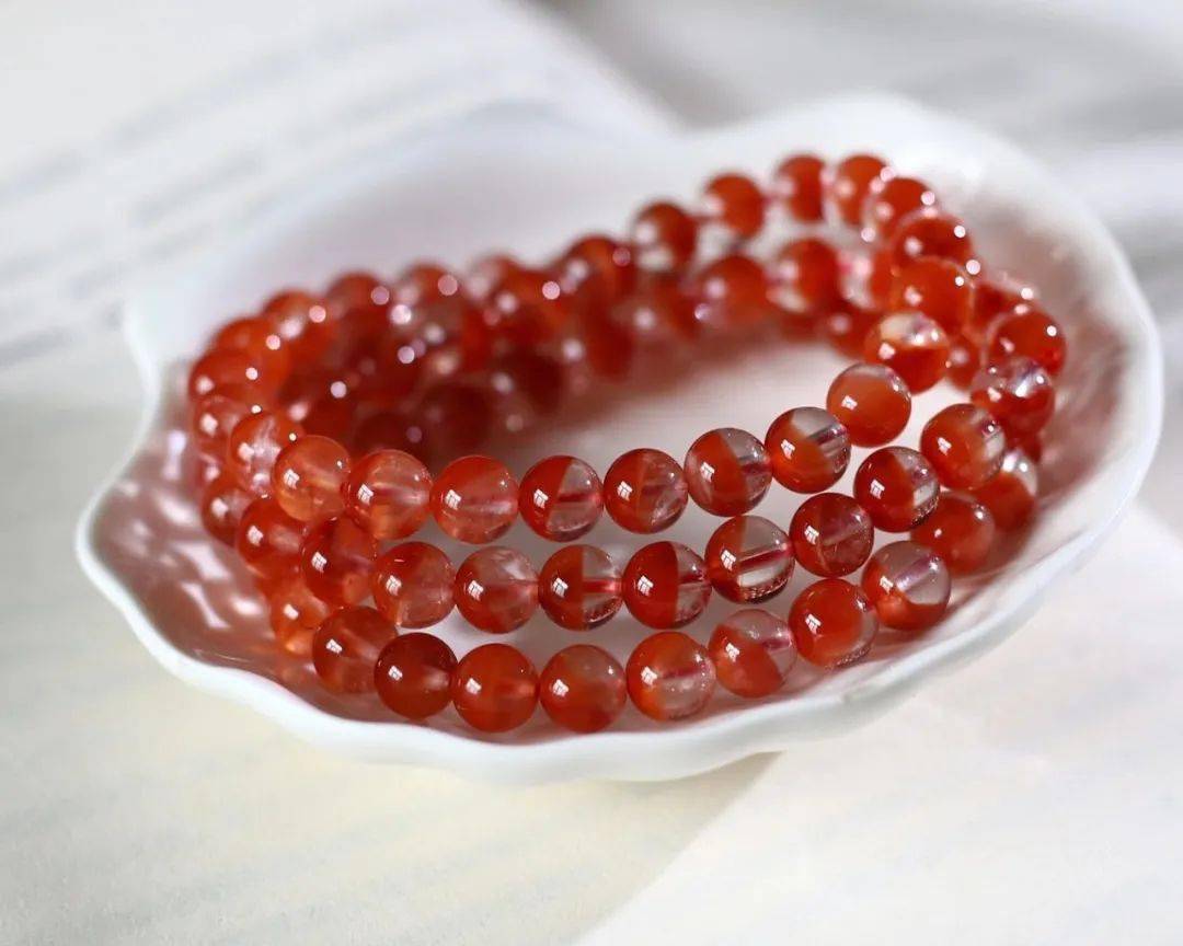 老年人|41岁女子10年时间里和8名老年人结婚 骗走大量珠宝和钱财后悲剧