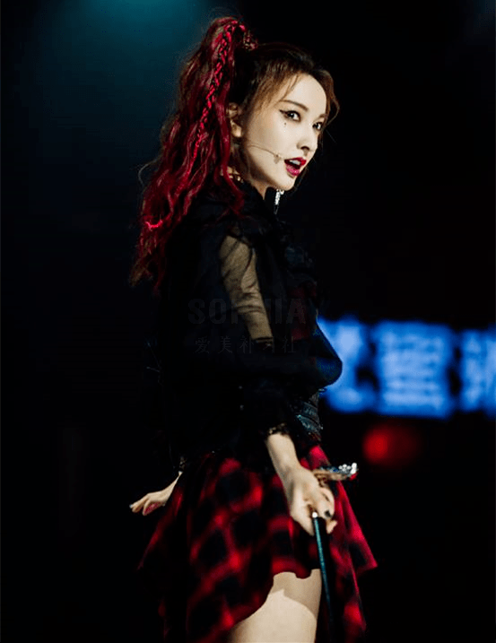 pick|总沦为人群背景板？自带感染力的天赋美人，为什么都pick这种风格？