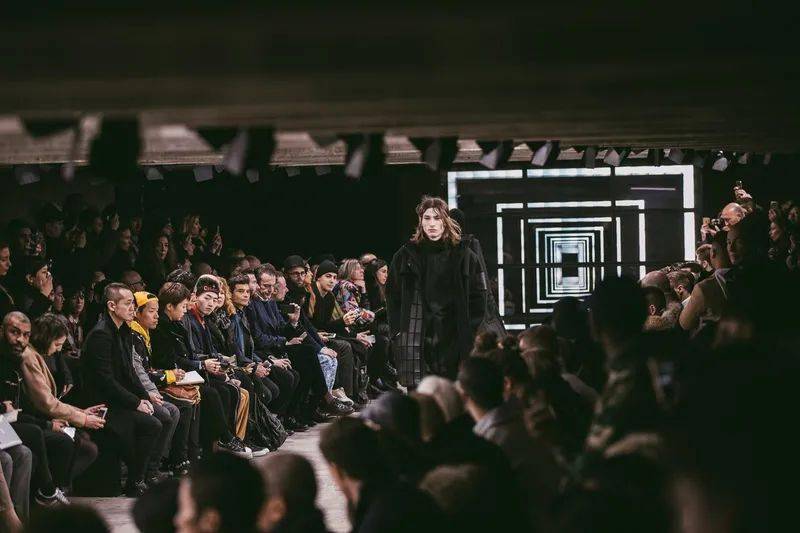 山本耀|山本耀司牵手Supreme,说好的“反时尚”呢?