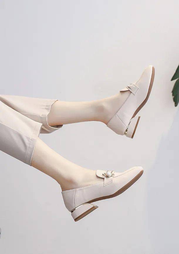 上流社会|女明星轻松入秋,必备乐福鞋,穿上一秒变“上流社会”!