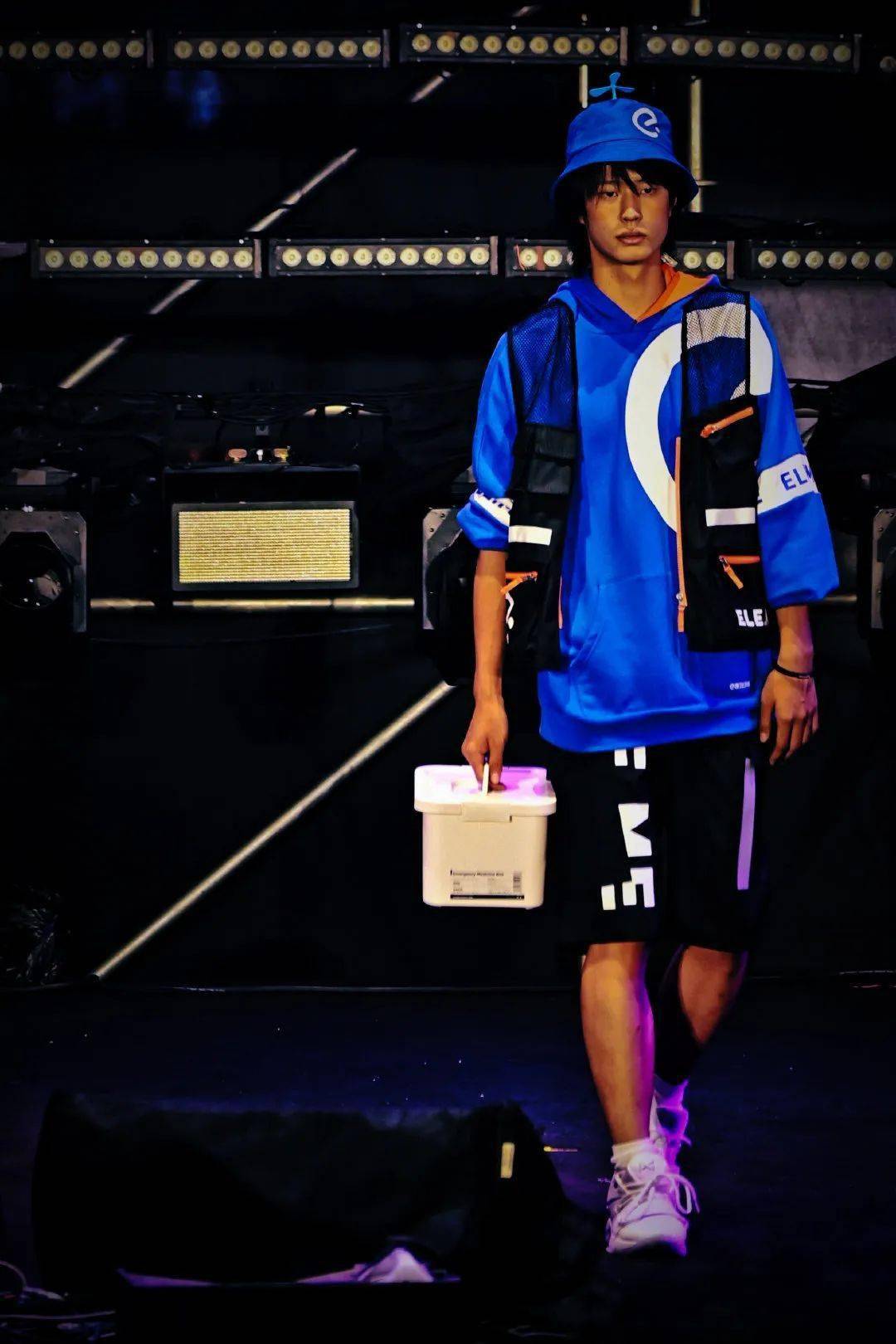 骑士|不务正业！饿了么居然去卖衣服了！