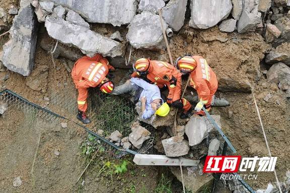 救援|施工途中护坡发生坍塌 浏阳消防紧急救援