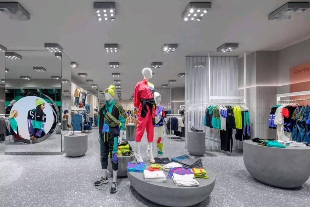 要点|秋冬服装陈列：2个要点+3个区域+8个技巧！