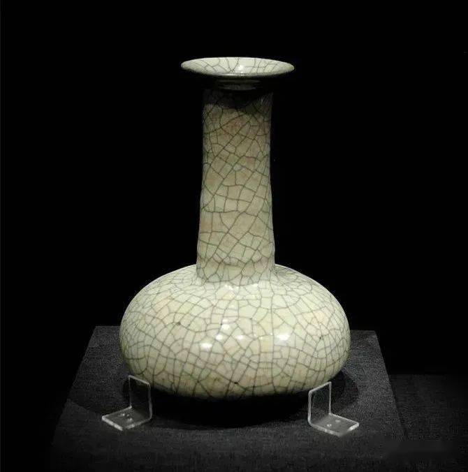 宋代哥窑青釉弦纹瓶,北京故宫博物院藏