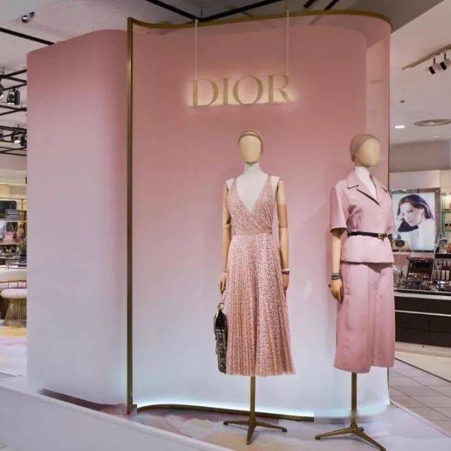 要点|秋冬服装陈列：2个要点+3个区域+8个技巧！