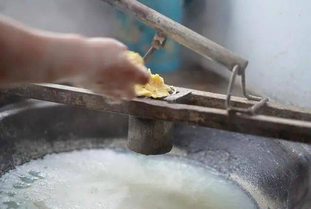 辽西品尝压饸饹：四十年前它就是农村的待客面，相传康熙皇帝赐名