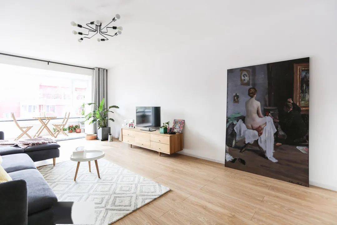 照片|显穷大白墙+网红装饰画=悲剧！