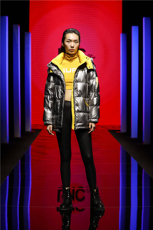 联动|LINC金羽杰2020迷人的pose百万联动，独占羽绒服C位