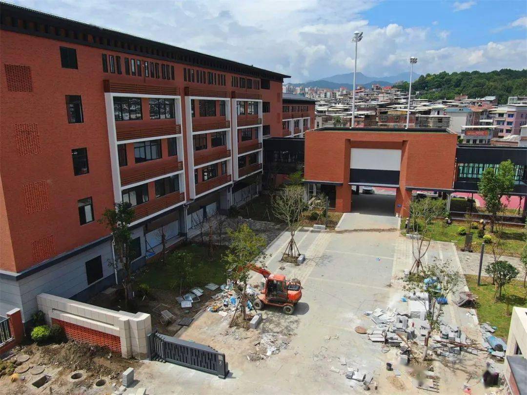 龙岩这片区如何改造?新建成的"土楼小学"给了答案