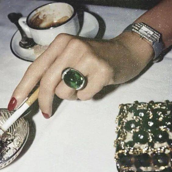 一个人|如何判断一个人是否时髦？看Ta戴几个戒指啊！