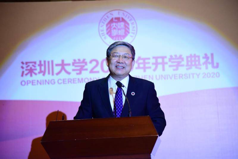 新生|1.1万深圳大学萌新开学，校长：永葆“四心”，且歌且行