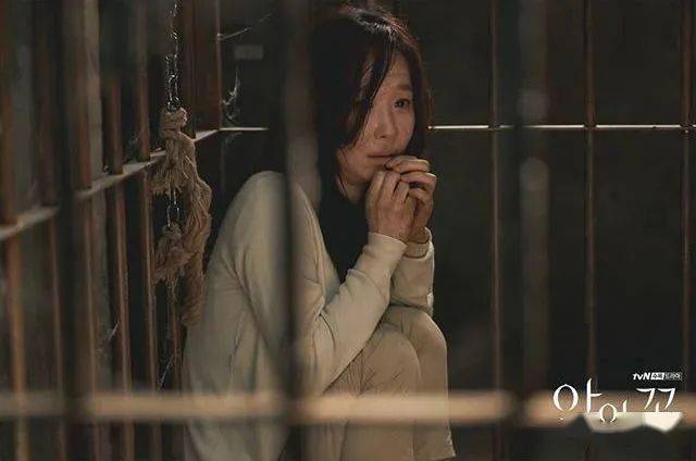 水润|《恶之花》李准基变身韩版“张东升”，女主发光美貌全靠“妆”？