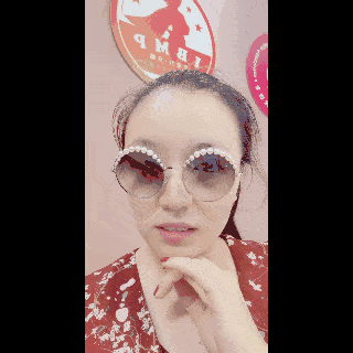 每个女人都应该有两副墨镜