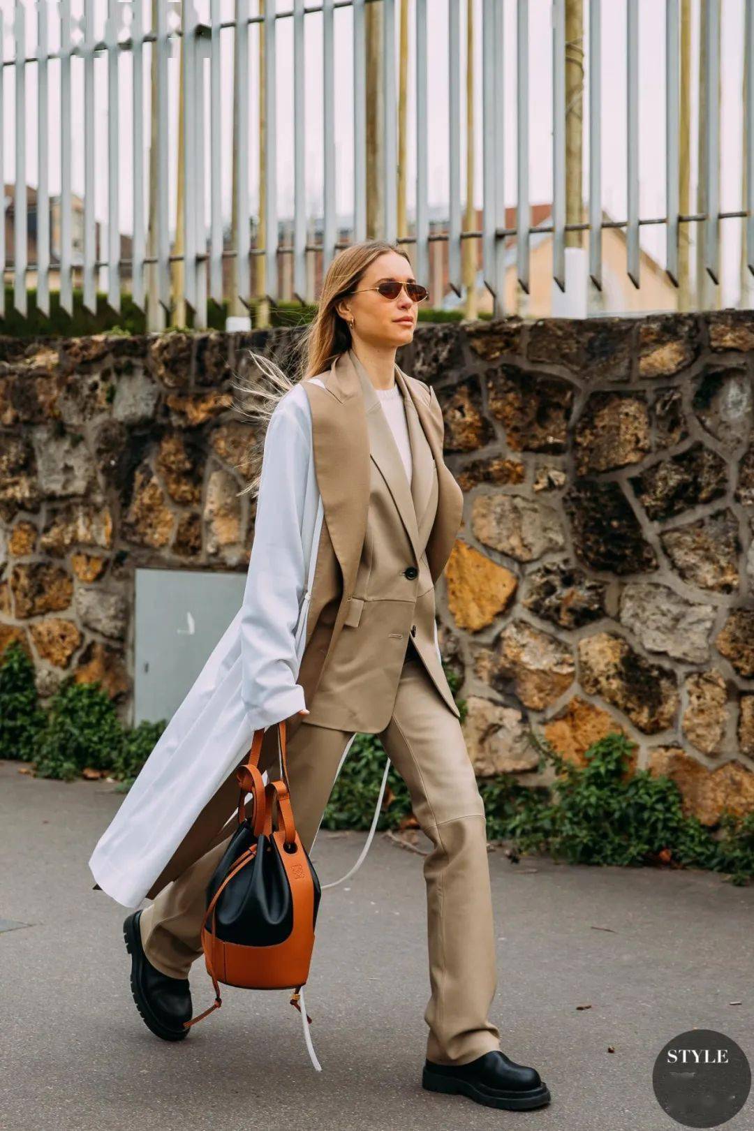 气质|风靡秋冬的裸棕色，凭什么这么受欢迎？