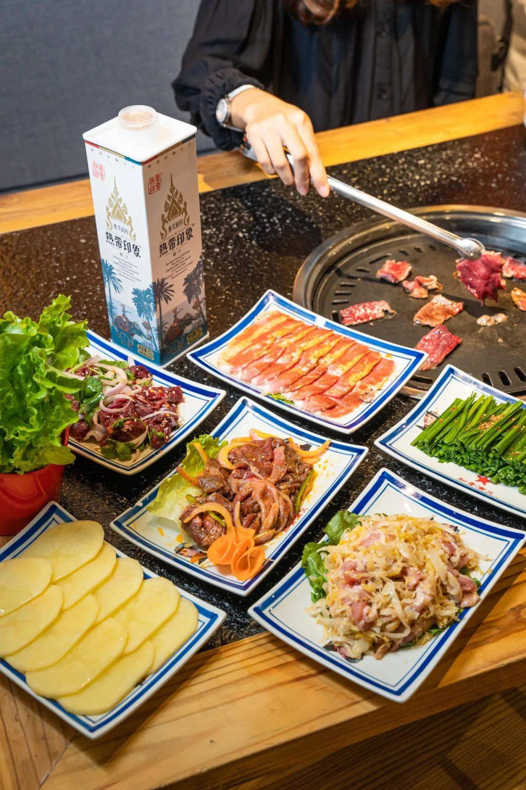 烤肉|口口爆汁，凌晨两点还全是人！这个城中村惊现“烤肉之都”！连续一个月3.3折