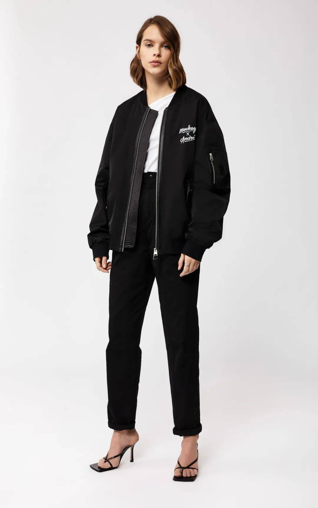 Banksy|潮事 | 这双写着汉字的 Nike ，我真的爱了