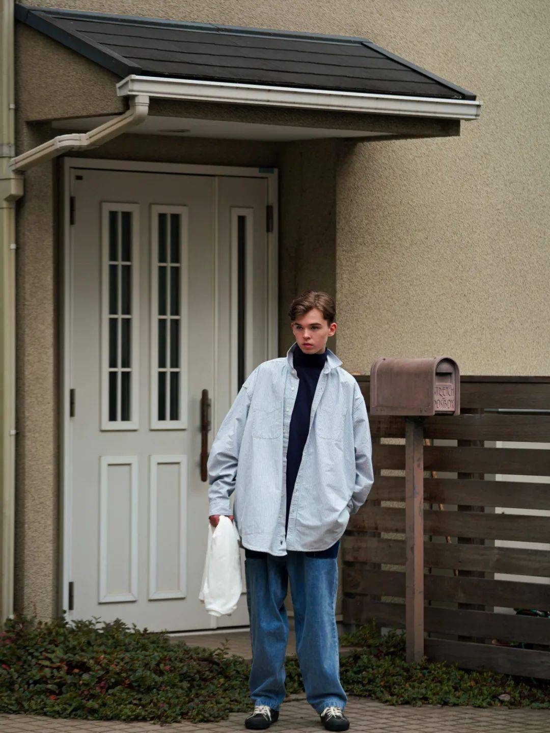 Banksy|潮事 | 这双写着汉字的 Nike ，我真的爱了