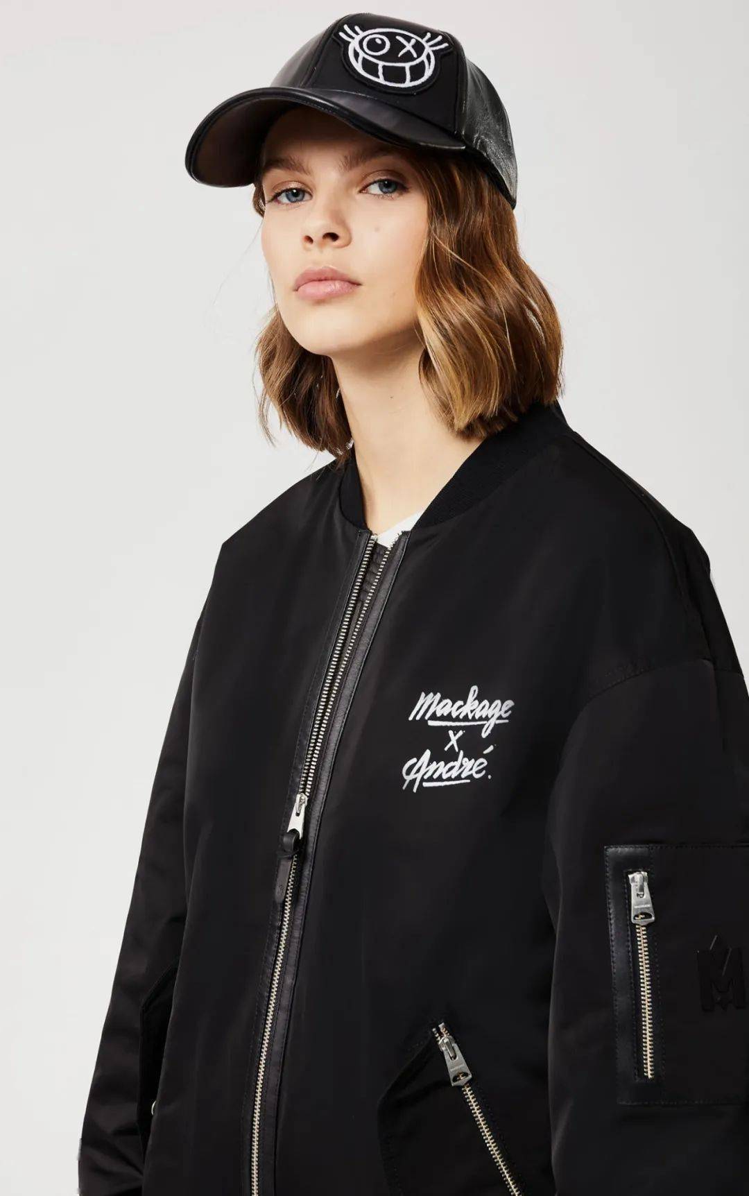 Banksy|潮事 | 这双写着汉字的 Nike ，我真的爱了