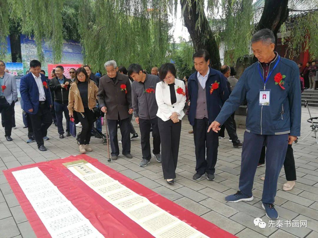 庆双节歌盛世东湖书画院成立十周年暨书画册页展开幕