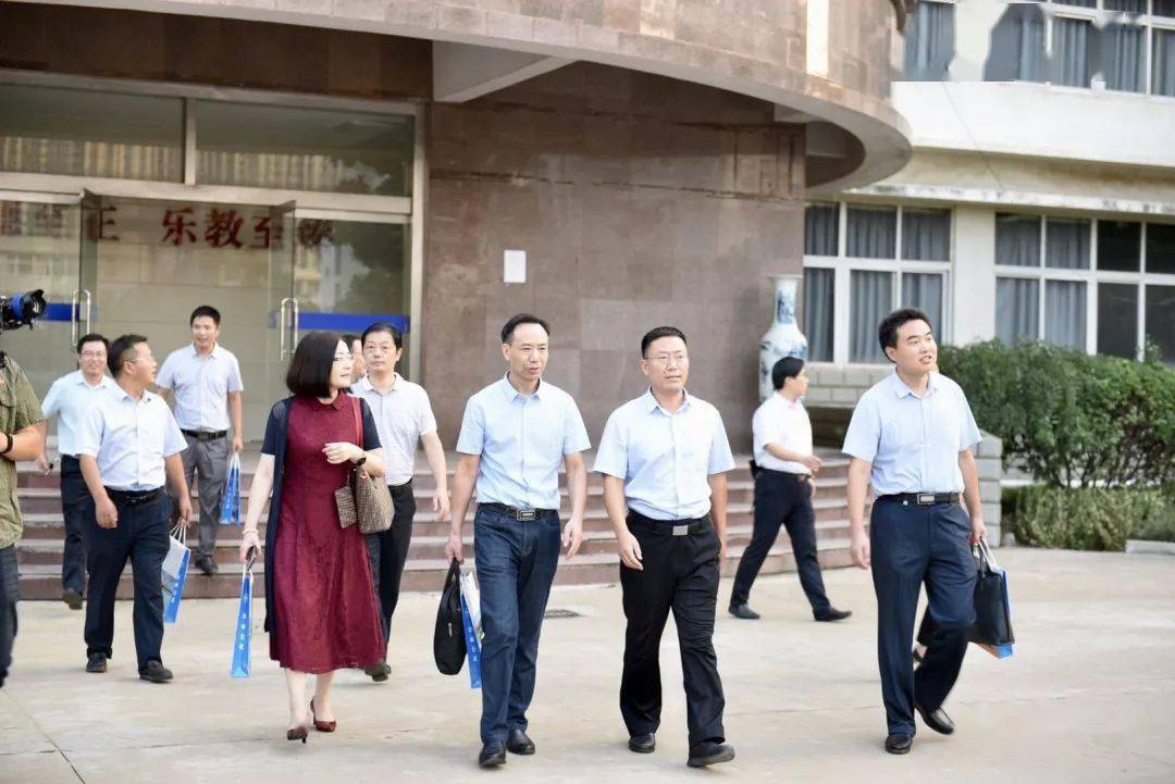 省课程基地项目调研视导组专家来我校视导调研_姚松