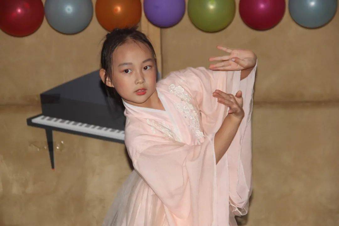 17 刘一念18 伍思烨19 刘诗瑜20 赵曼茜21 麦婕妤22 韩凌寒23 张映彤