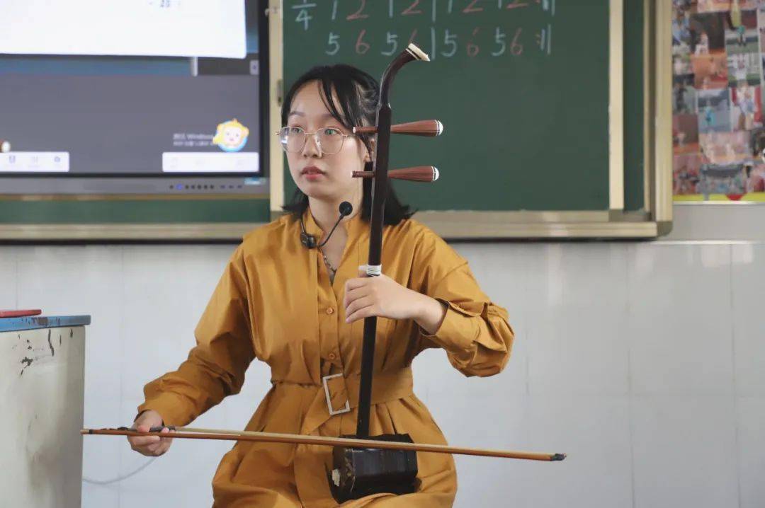 手势简谱_比心手势图片(3)