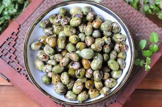 莲蓬|简单一炒比薯片还香！秋天抓紧吃！70、80后农村娃最爱的零食